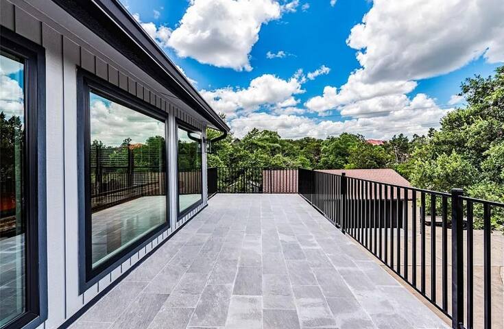 Austin / Lake Travis Get-a-way “ShebaCove” gallery image 5