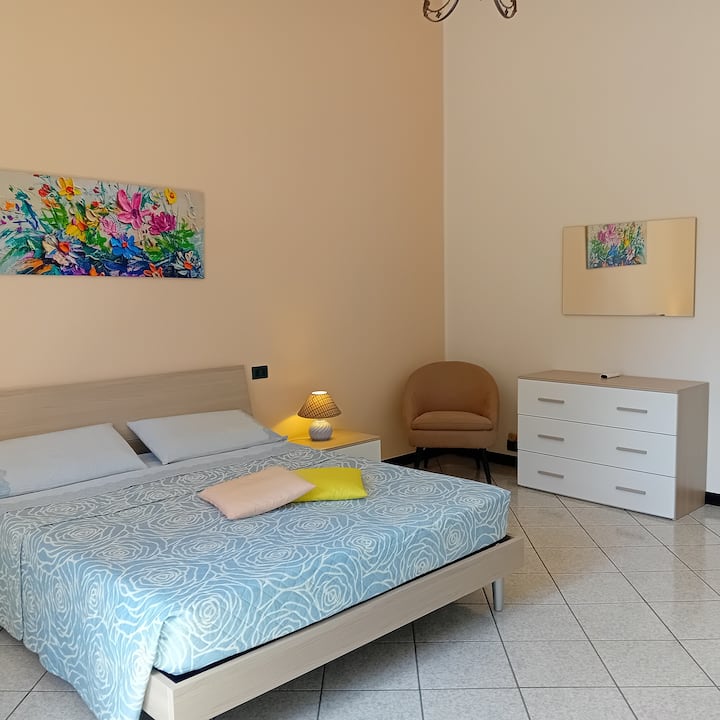 ห้องนอนเตียงคู่ขนาด 28 ตร.ม.