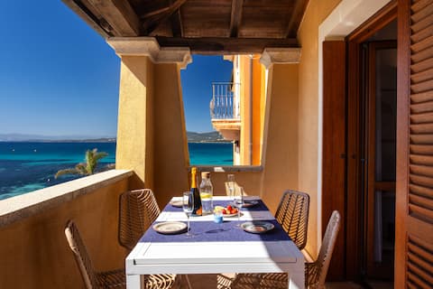 Top Airbnb: Riviera Collection - Seaview Apartment in Golfo Aranci