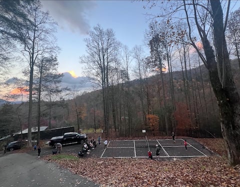 2 Cabins-3 ac.-Hot Tubs-Sauna-Firepits-Pickleball