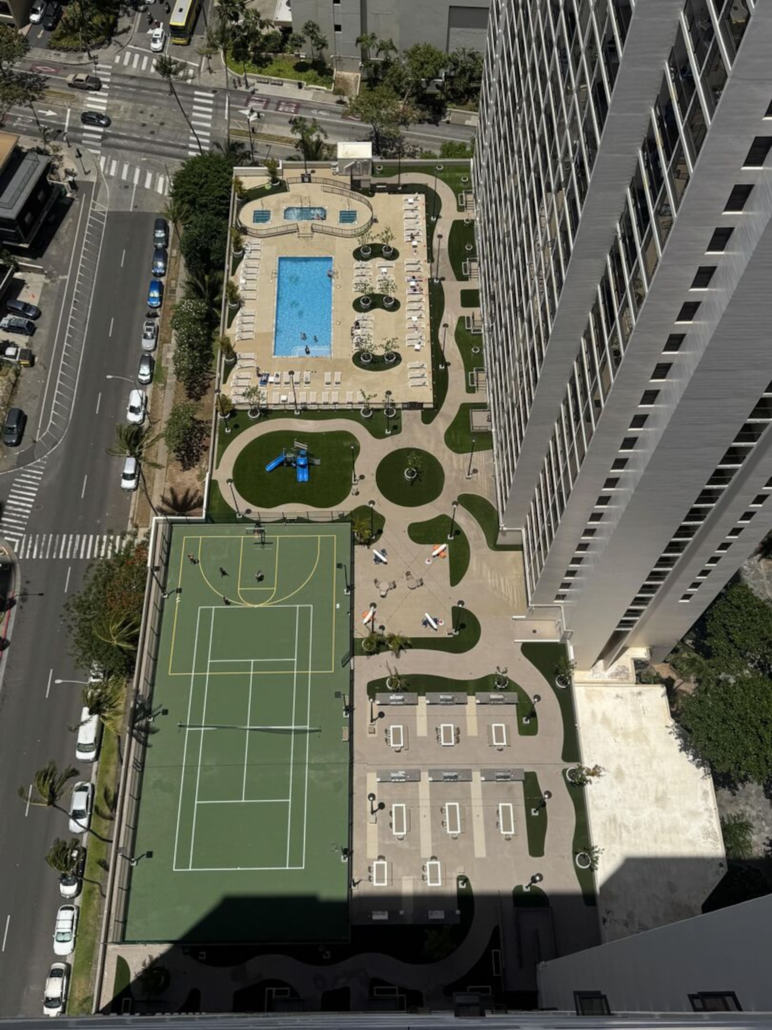 Condo in Honolulu · ★4.76 · 1 bedroom · 2 beds · 1 private bath - Image 21