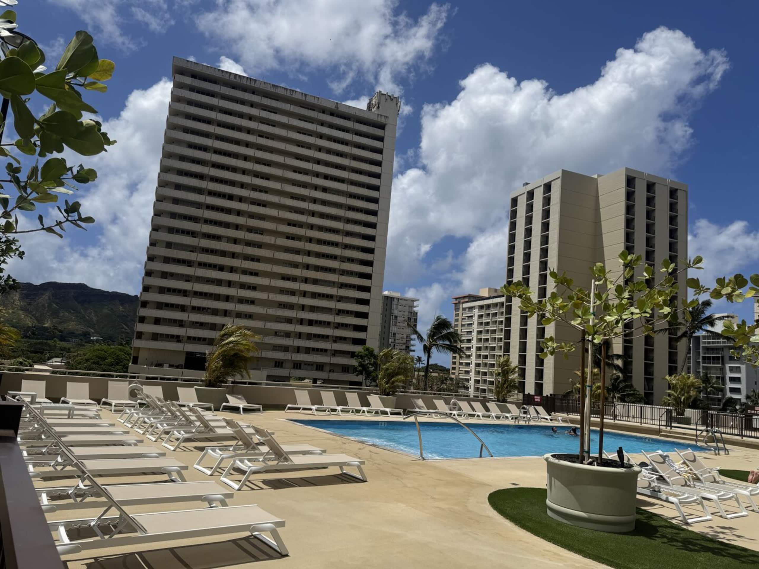 Condo in Honolulu · ★4.76 · 1 bedroom · 2 beds · 1 private bath - Image 19