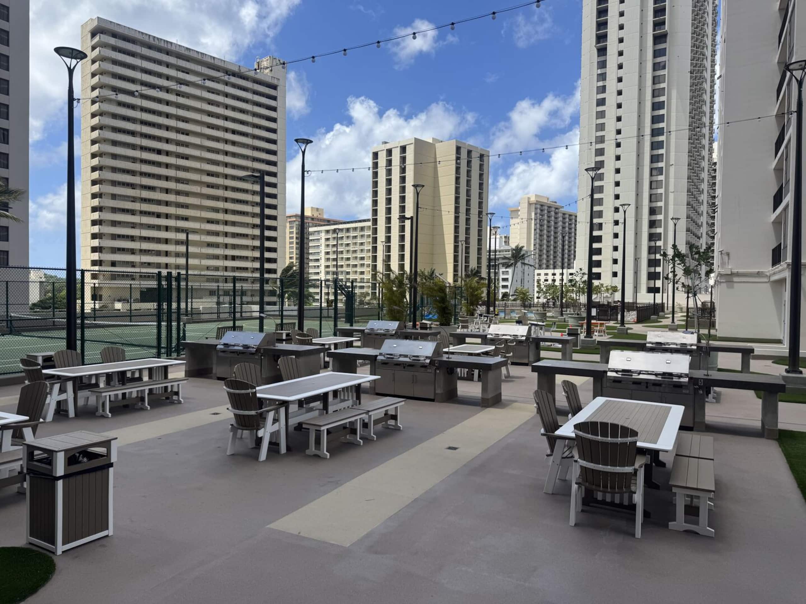 Condo in Honolulu · ★4.76 · 1 bedroom · 2 beds · 1 private bath - Image 17