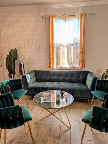 3 min to Stockyards gallery image 2