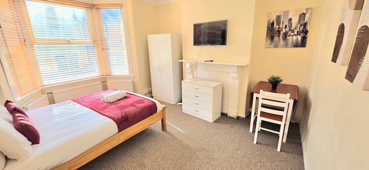 Contractor Accommodation Medway | 5 Double Rooms | - Chatham