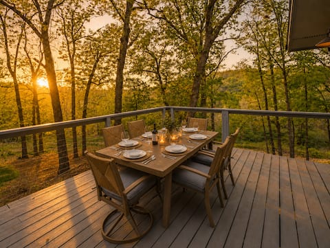 Hot Tub · Trail to Lake · Sleeps 15 · Pets OK