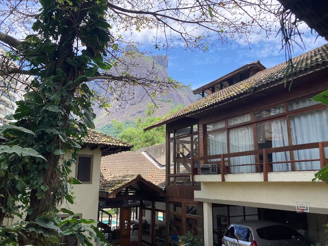 A Maravilhosa Casa Pedra da Gávea