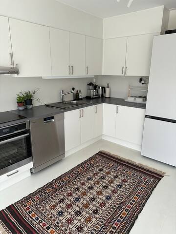 Stor, lys og sentral leilighet gallery image 3