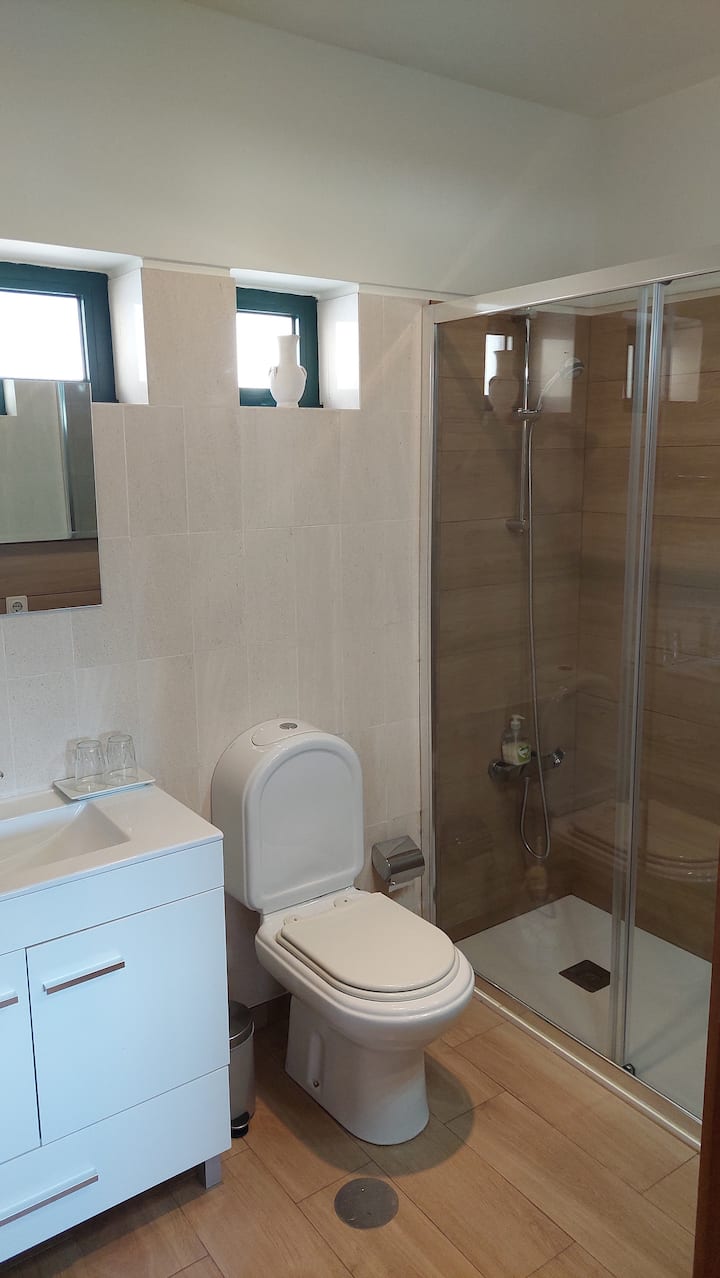 带淋浴间的浴室