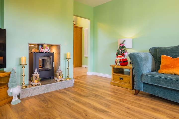 Lilys Pink House - Villas for Rent in Mayobridge, Co Down, United
