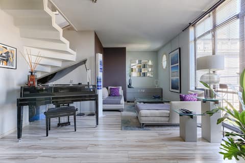 Stylish Duplex | Disney | Parking | 2-8 Guests