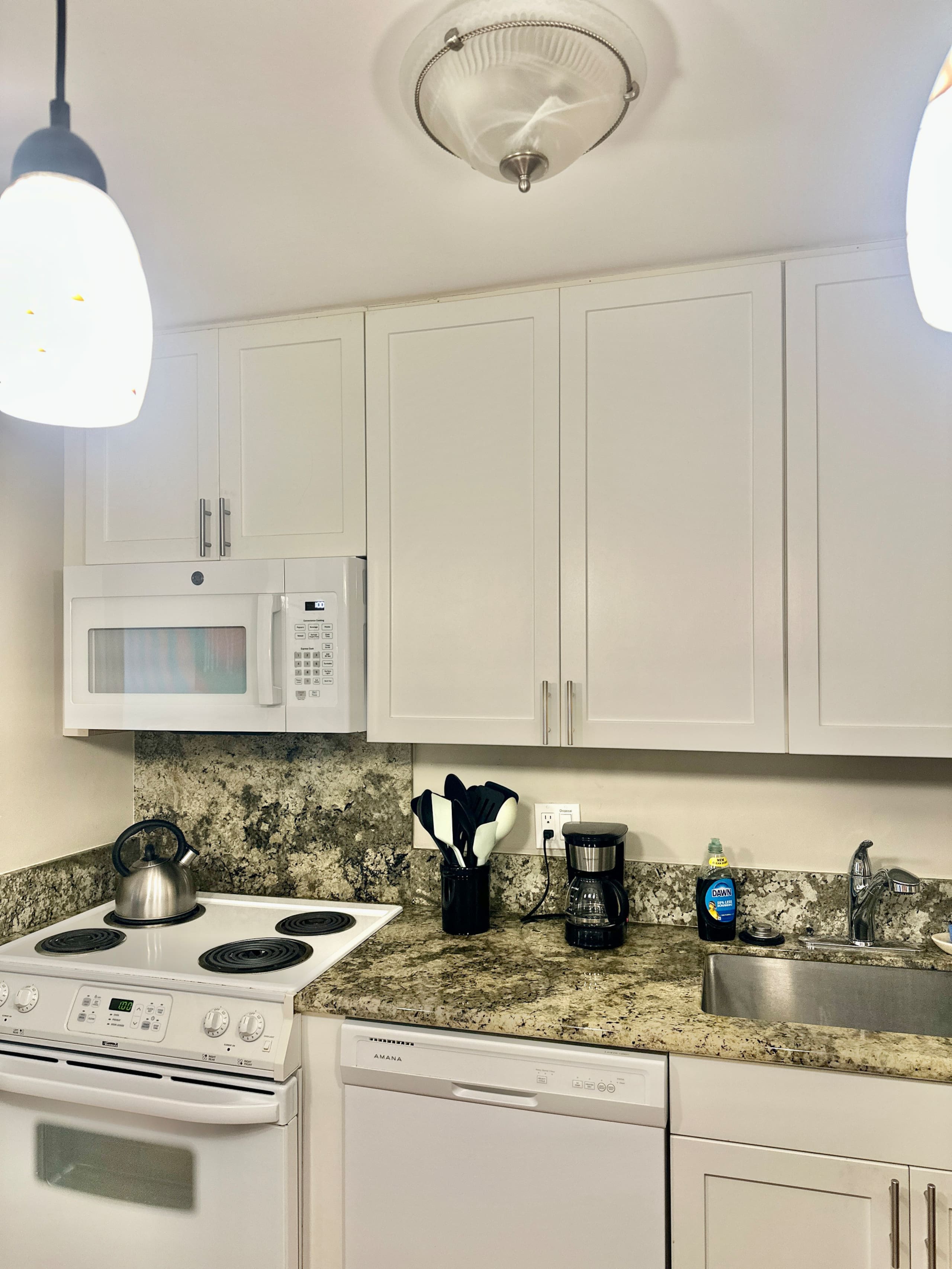 Discover Paradise Waikiki~Free Designated Parking! - Image 10