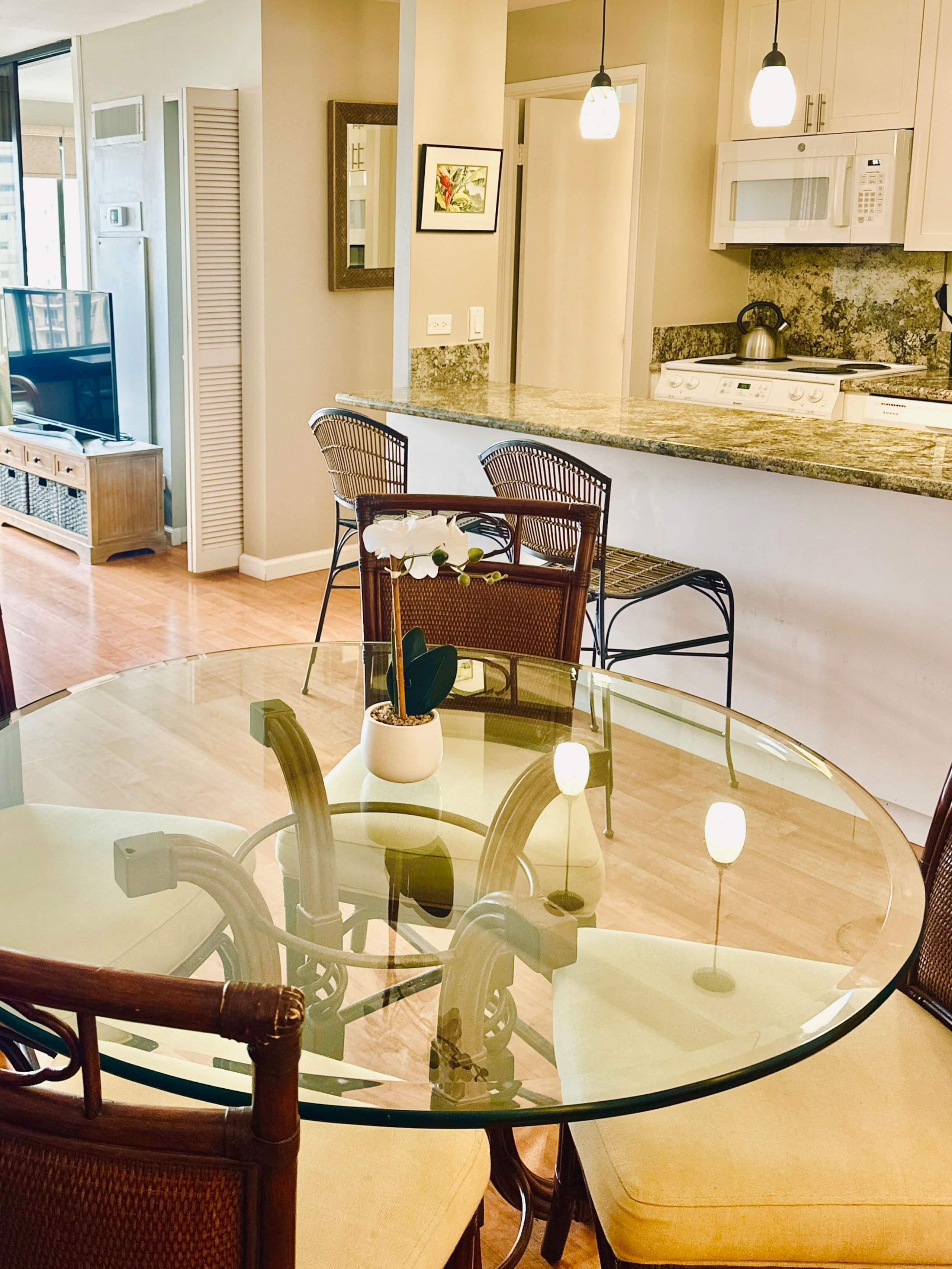 Discover Paradise Waikiki~Free Designated Parking! - Image 16