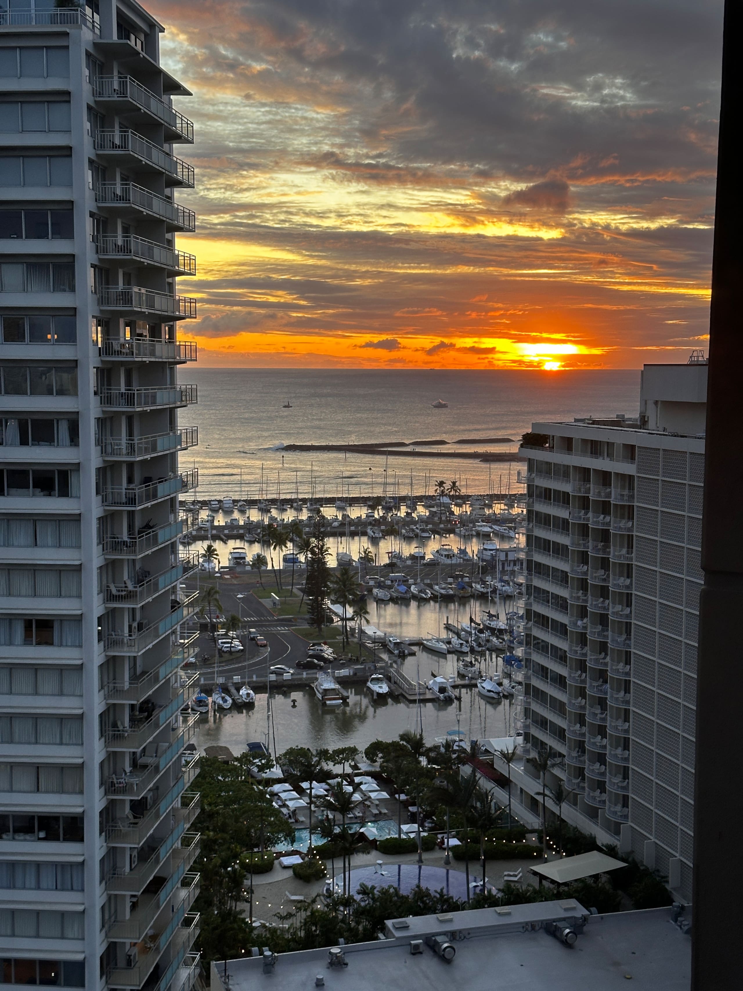Discover Paradise Waikiki~Free Designated Parking! - Image 42