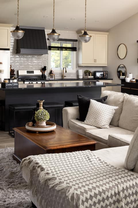 Beachy Views- Lake Views, Winery Route