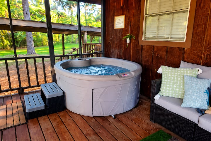 HOT TUB-Firepit-Boat Ramp-Caddo-The Gator Den - Cabins for Rent in