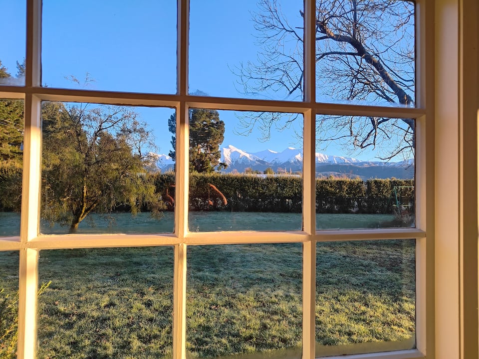Greening Cottage under the Southern Alps, Springfield, Canterbury, New Zealand, photo 3 of 10