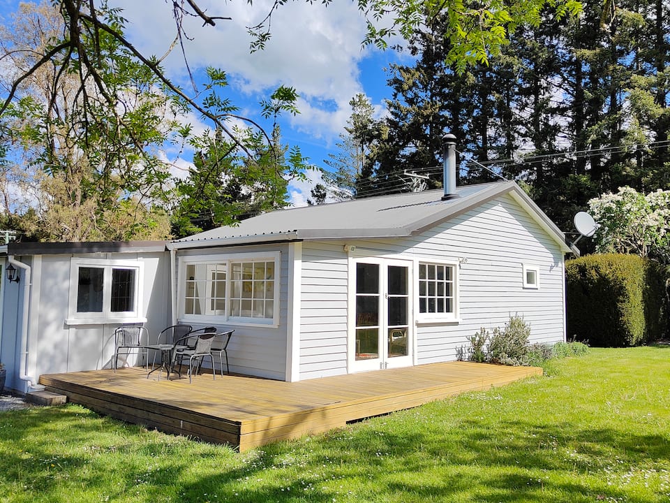 Greening Cottage under the Southern Alps, Springfield, Canterbury, New Zealand, photo 10 of 10