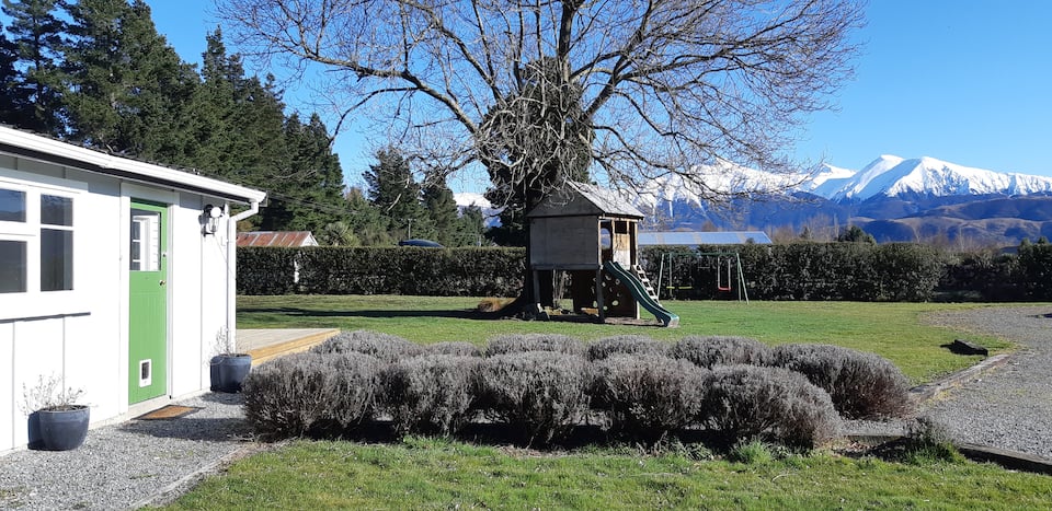 Greening Cottage under the Southern Alps, Springfield, Canterbury, New Zealand, photo 1 of 10