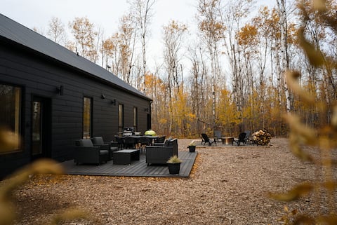 Dog-Friendly Modern Cabin Near Beach