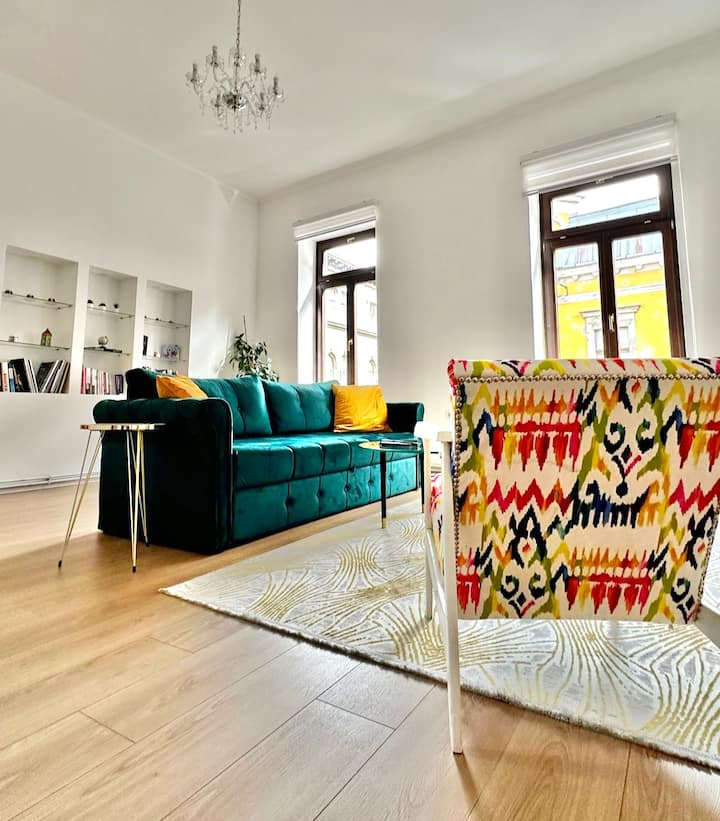Heart of Old Town - 3BR Residence - At Eva's