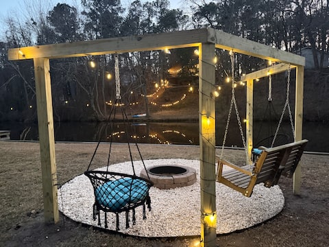 Front Lake View, Game Room,10 min to Bragg!