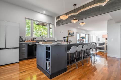 Belfast Oceanside House - on downtown harbor walk