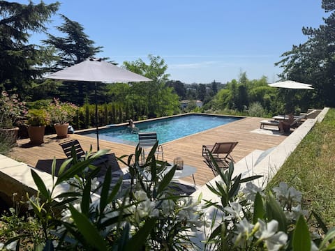 Stylish villa, pool, 5 minutes from Lyon, surrounded by nature