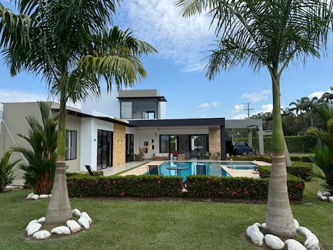 La Bonita Private Paradise Sun Pool Jacuzzi and Bbq