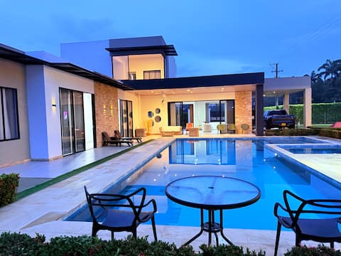 La Bonita Private Paradise Sun Pool Jacuzzi and Bbq