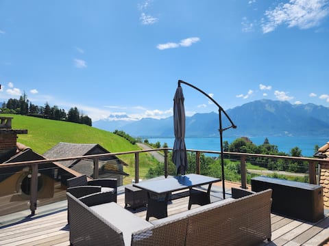 Last Summer: Rooftop & stunning lake view home