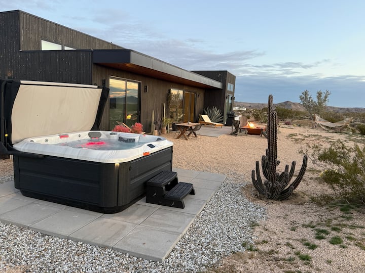 Luna Star Modern Architectural 2B/2B | Hot Tub - Houses for Rent