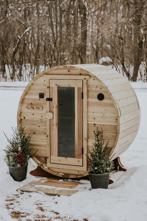 Winter fun near ski hills, new sauna, king bed