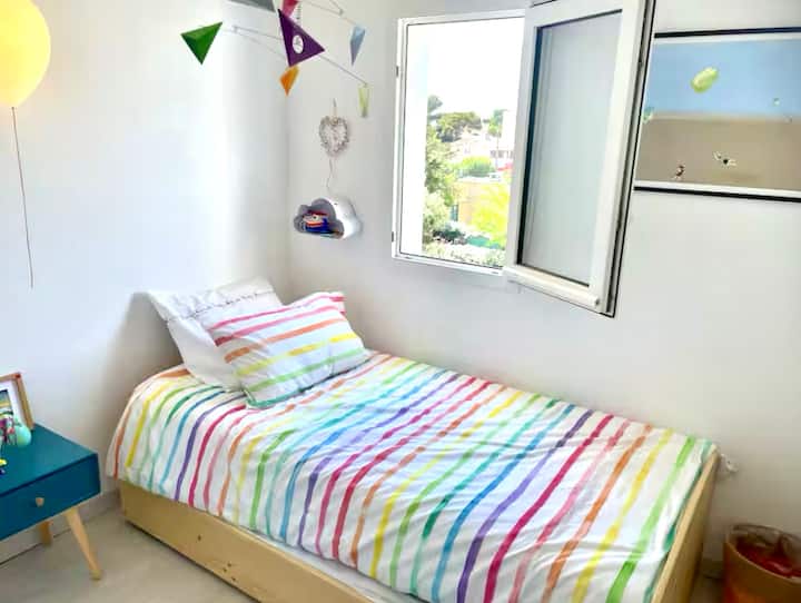 Kitanda cha 90, chini ya kitanda cha pili kinapatikana 