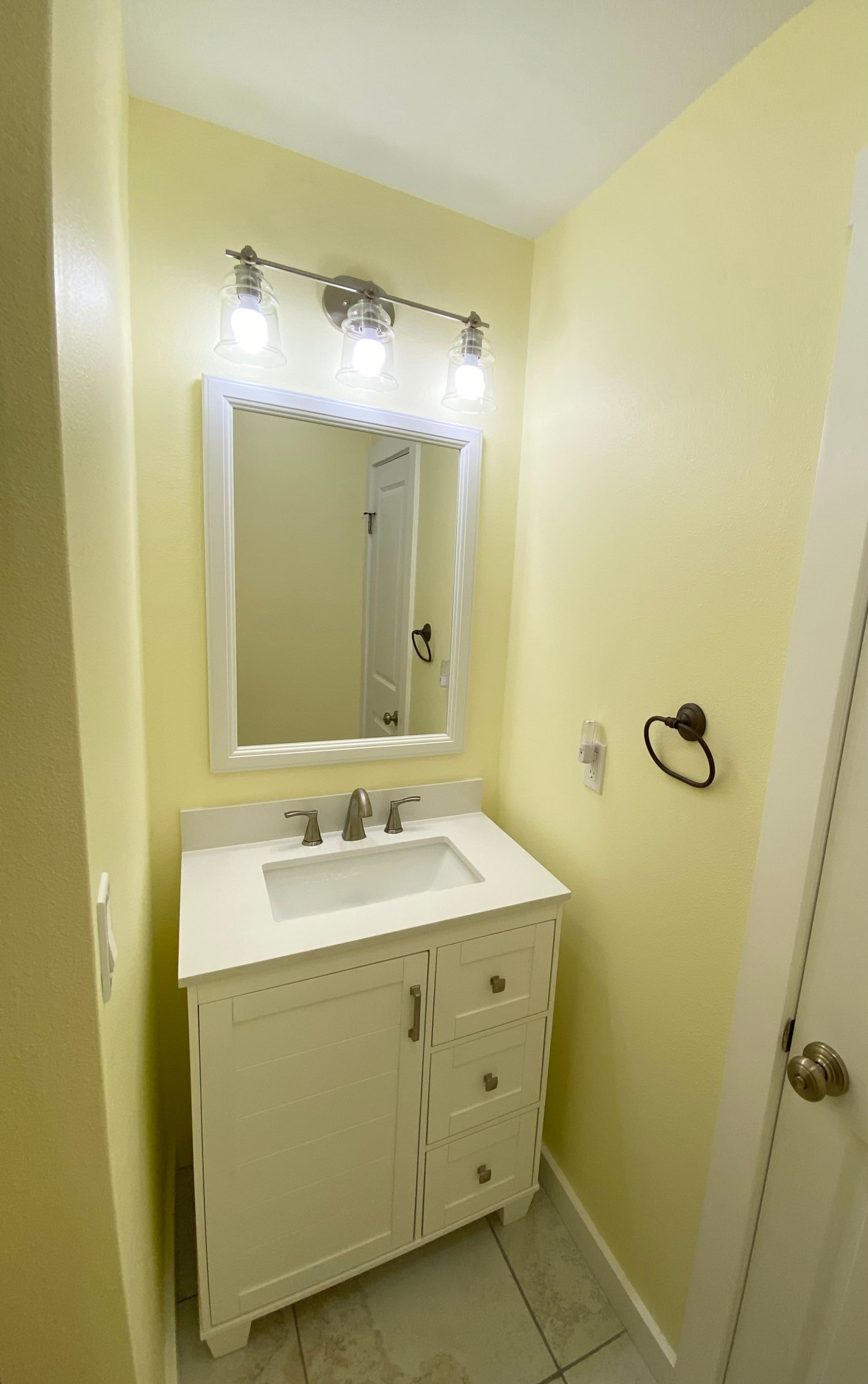 Home in Kailua-Kona · ★4.97 · 1 bedroom · 2 beds · 1 private bath - Image 10