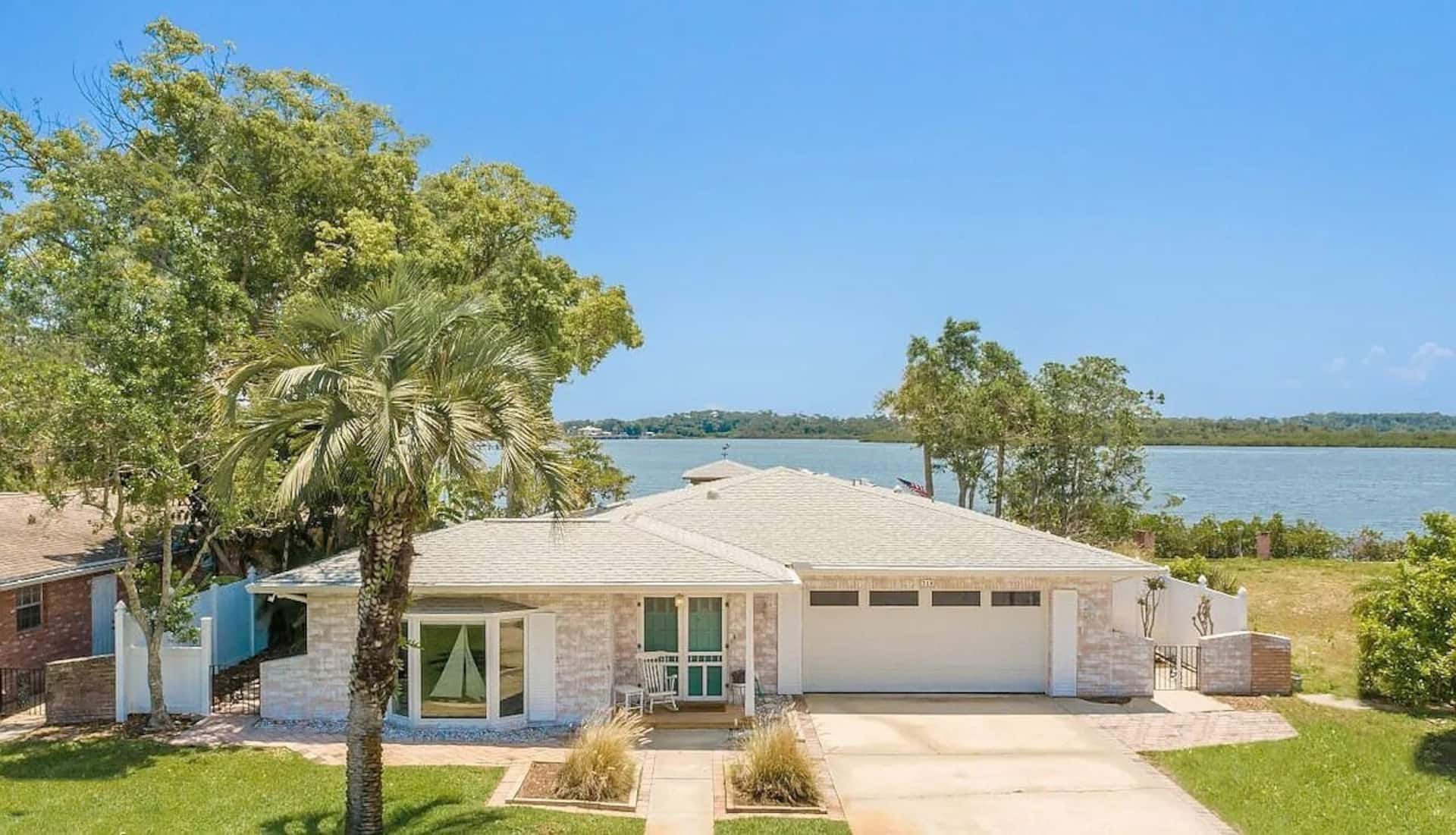 Quiet bayview retreat with sunrise views