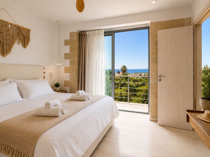 First Floor - Bedroom 2 – King Bed & Ensuite Bathroom – A bright and relaxing double bedroom with its own private bathroom.