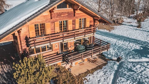 Charming family chalet,beautiful view, big garden