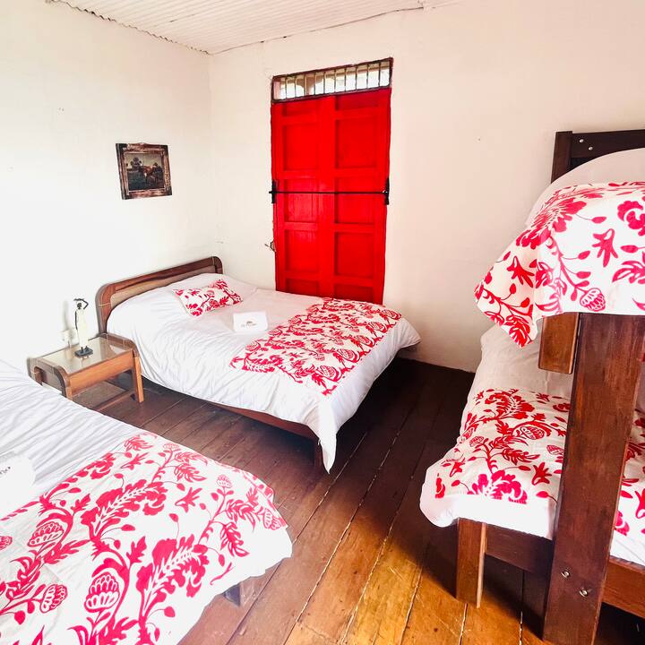 Dhoma1: 3 krevate dopio 1 e thjeshtë