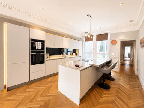 Entire Three Bed Executive Flat