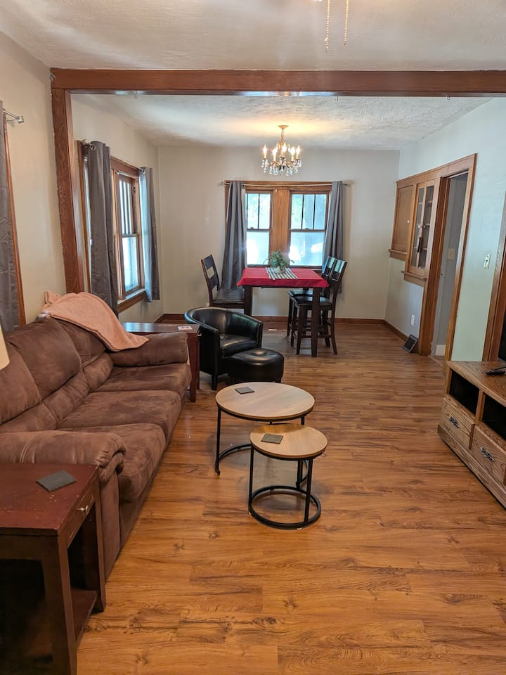 Spacious Furnished 2br With Parking - Lincoln, NE
