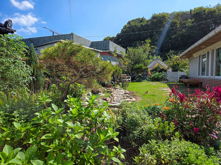 Warm hanok in a quiet sea village, village kangas – Stella House, Masan. #Busan Suburbs#Daegu…