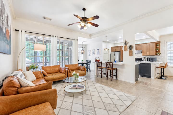 New! Woodlands 4br Retreat - Pool, Spa & Trails - The Woodlands, TX