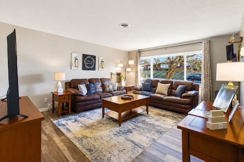 Charley Pride Place | Hot Tub | Sleeps 13