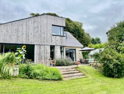 Stylish & spacious 4 bedroom family home