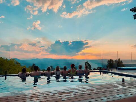 Luxury Hinterland Retreat|O'Reilly's Vineyard|Pool