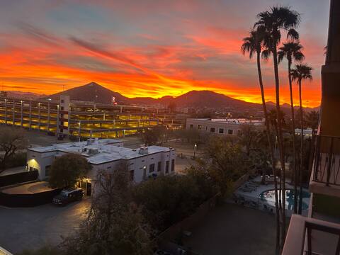 Top Airbnb: Downtown, Desert Views and City Lights! in Tucson