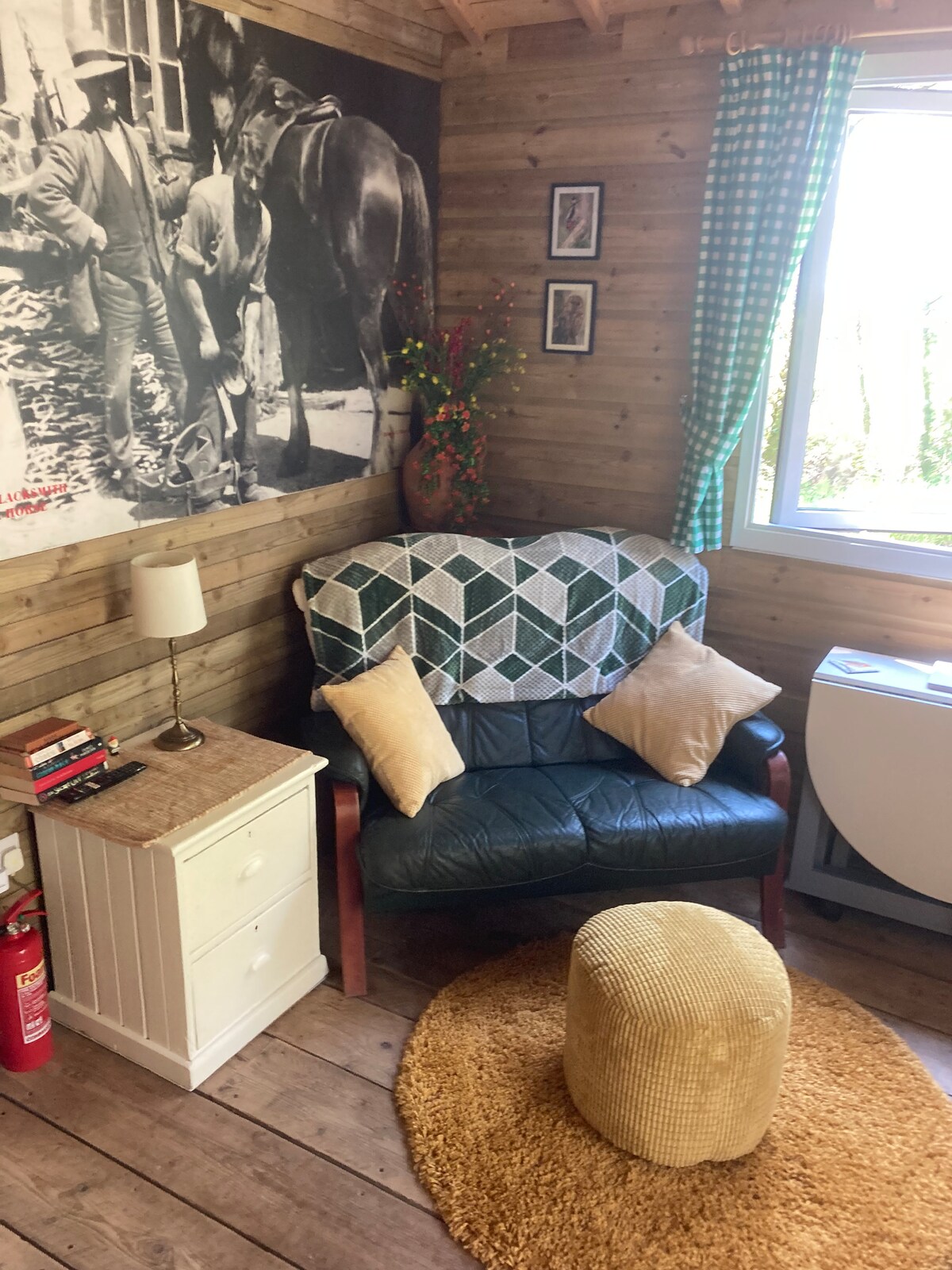 Top Airbnb: Little Cabin in the woods. in Woolfardisworthy