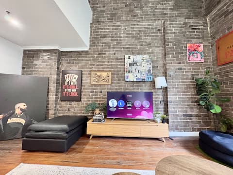 Successful Airbnb property: Retro-style Loft in Central Park in Chippendale