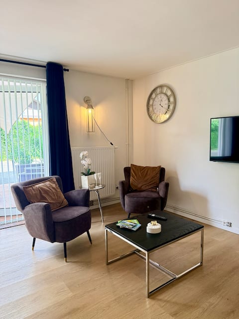 Spacious studio with private terrace and garden with sauna.